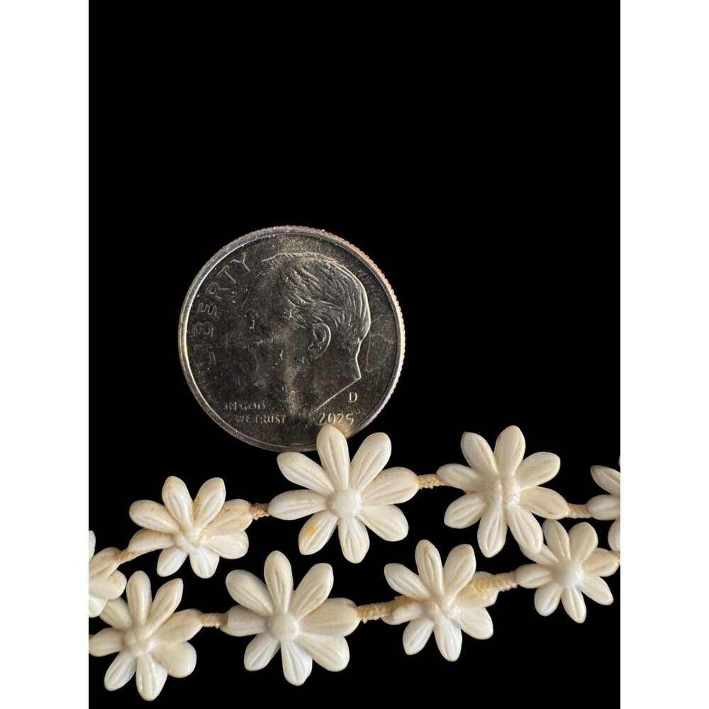 Sarah Coventry Floral Necklace With White Daisy Beads & Gold-Tone Clasp 30 Inche